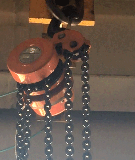 Climbing frame electric hoist overload