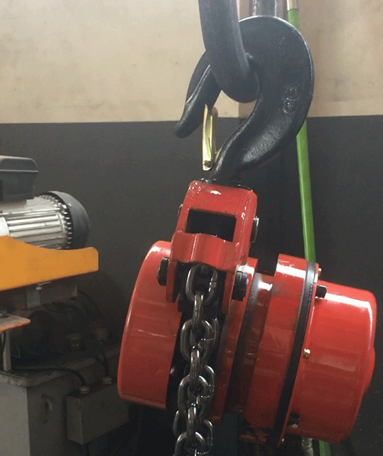 How long to maintain the electric hoist climbing frame