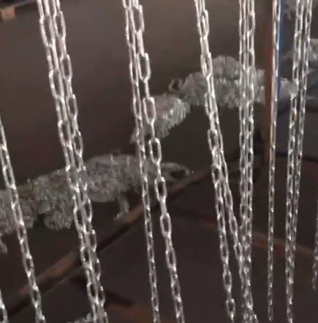 What is a chain hoist 